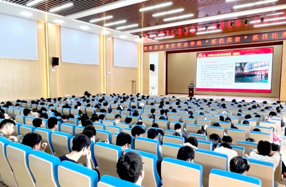 征兵宣講進行時｜我校舉行2025年“青春有夢 強軍有我”征兵宣講會