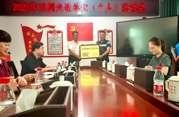 熱烈祝賀陜西旅游烹飪職業學院被中共咸陽市委、咸陽市人民政府、咸陽軍分區表彰為 “雙擁先進單位”