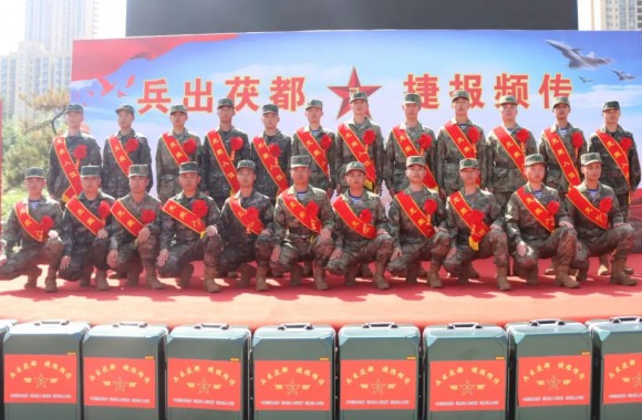 戎裝映榮光 壯志啟新程 | 學院熱烈歡送2025年下半年新兵入伍