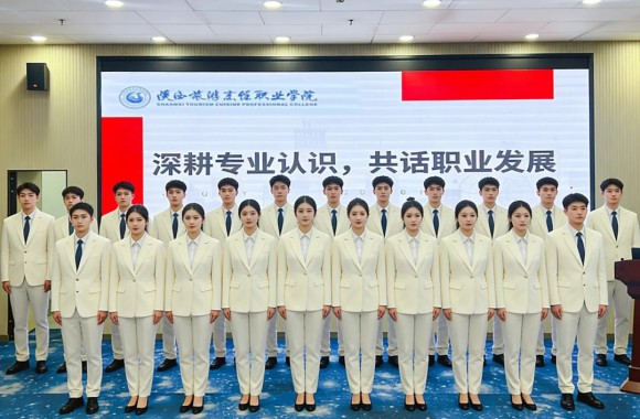 智能信息管理學院2025級專業素養認知匯報圓滿落幕